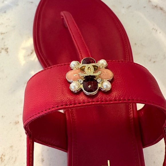 CHANEL RED JEWELED THONG SANDALS - Picture 4 of 4